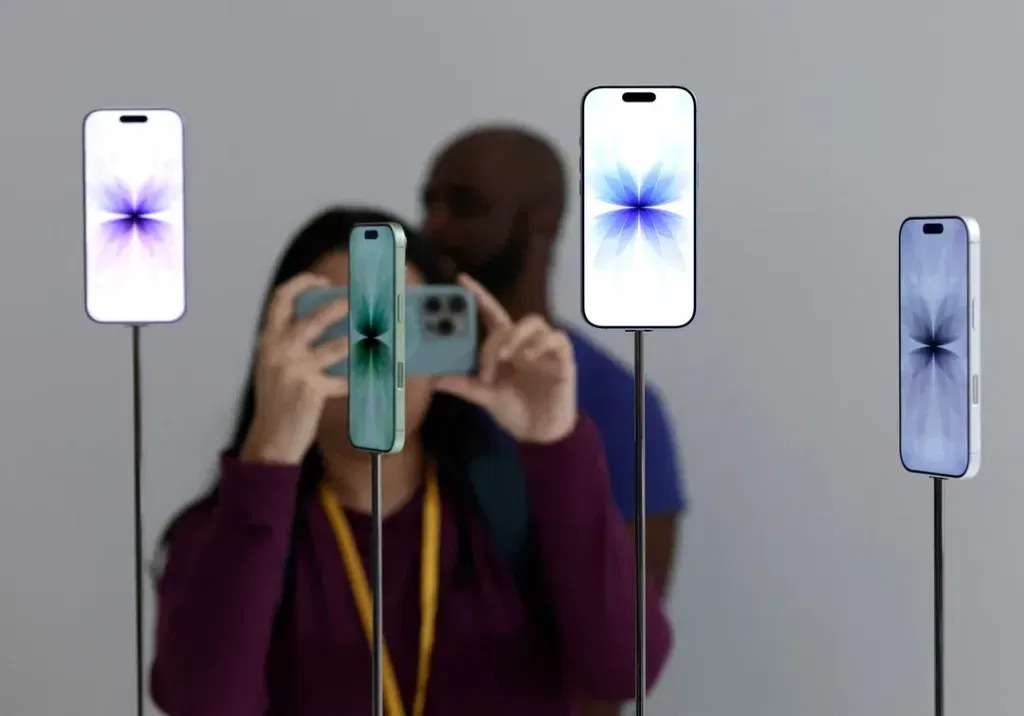Apple ra mắt iPhone Air – chiếc iPhone mỏng nhất lịch sử, mở ra kỷ nguyên “tấm kính duy nhất” Apple ra mắt iPhone Air – chiếc iPhone mỏng nhất lịch sử, mở ra kỷ nguyên “tấm kính duy nhất”
