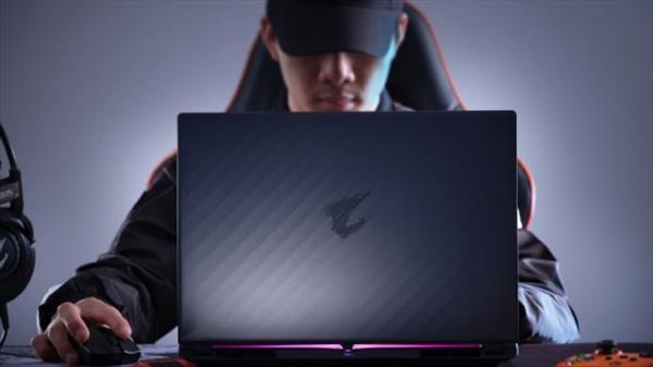 Gigabyte Aorus Elite 16: Laptop gaming mỏng nhẹ với RTX 50 và DLSS 4, thay thế PC desktop?