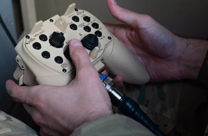 Quân đội Mỹ sử dụng tay cầm chơi game để vận hành vũ khí Quân đội Mỹ sử dụng tay cầm chơi game để vận hành vũ khí