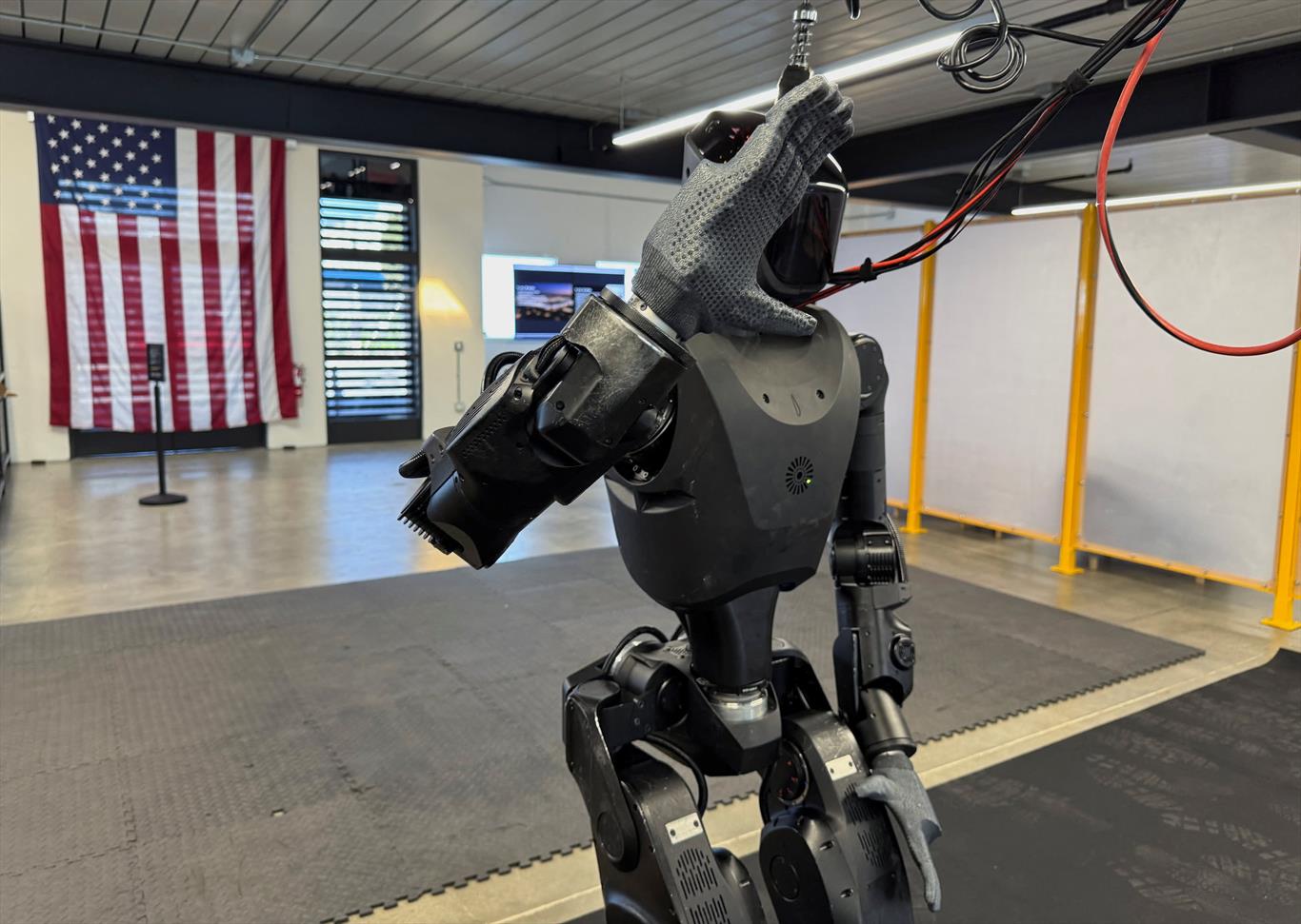 Robot Hình Người Tích Hợp AI Có Thể Xuất Hiện Trên Chiến Trường Ukraine Trong Tương Lai Gần