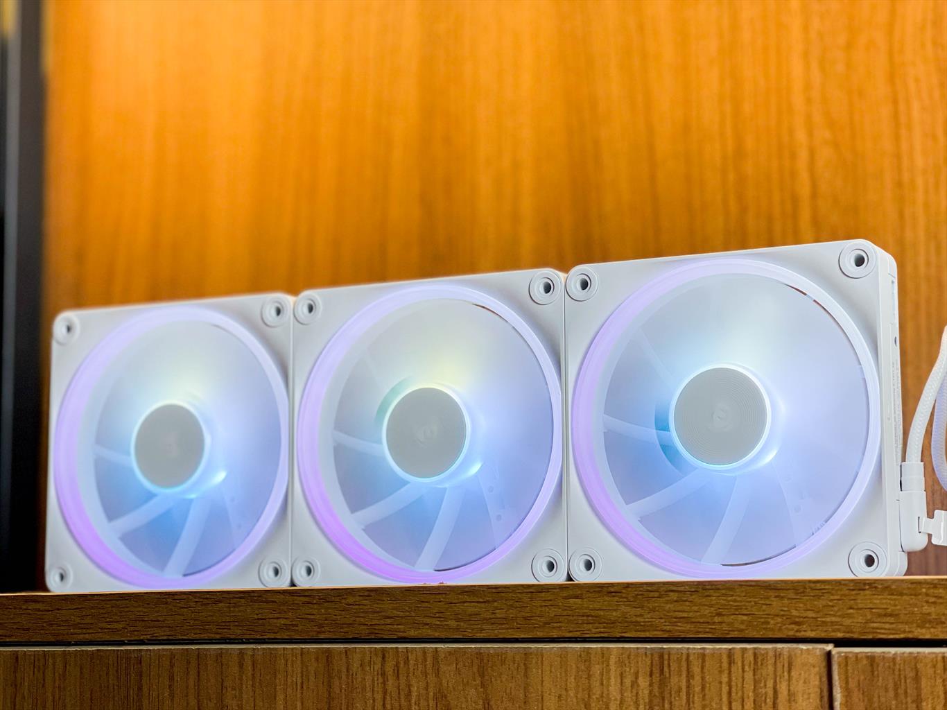 Trên tay LX120 RGB, đắm chìm với công nghệ ánh sáng Time Warp độc quyền bởi CORSAIR Trên tay LX120 RGB, đắm chìm với công nghệ ánh sáng Time Warp độc quyền bởi CORSAIR