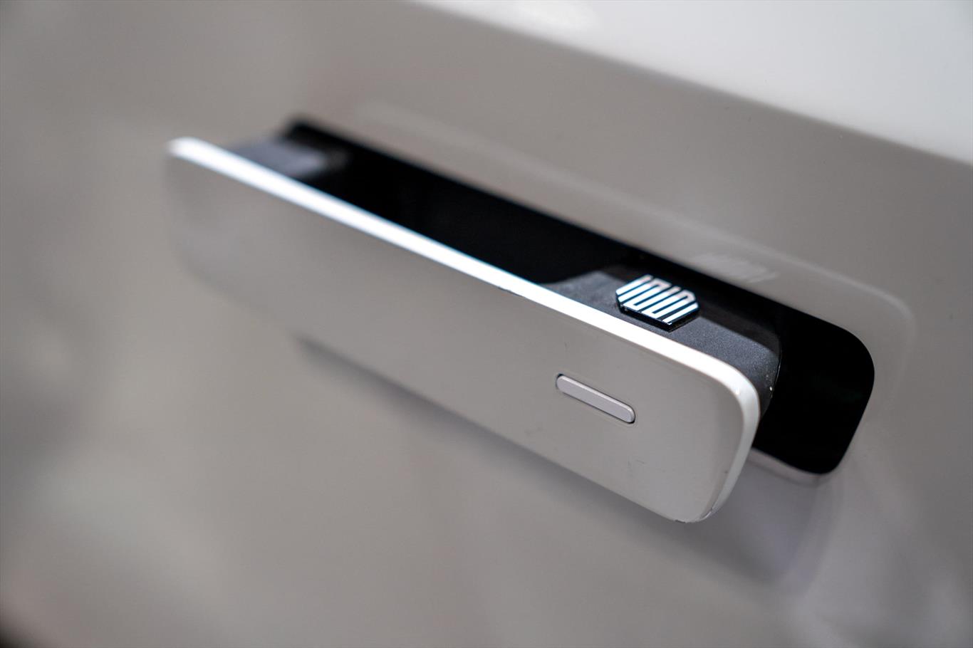 Trung Quốc Cấm Tay Nắm Cửa Phẳng trên Xe Mới: Quy Định Mới Tập Trung vào An Toàn