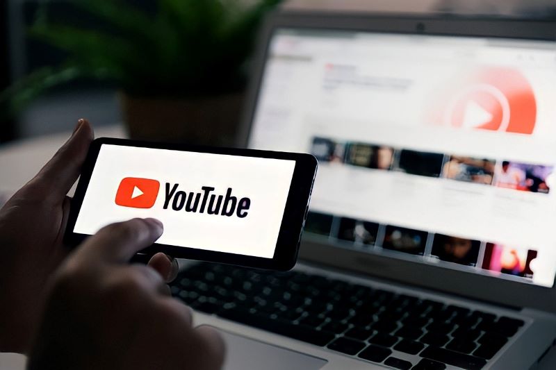 YouTube nới lỏng kiểm duyệt: Nhiều video gây tranh cãi sẽ được giữ lại nếu “phục vụ lợi ích công chúng” YouTube nới lỏng kiểm duyệt: Nhiều video gây tranh cãi sẽ được giữ lại nếu “phục vụ lợi ích công chúng”