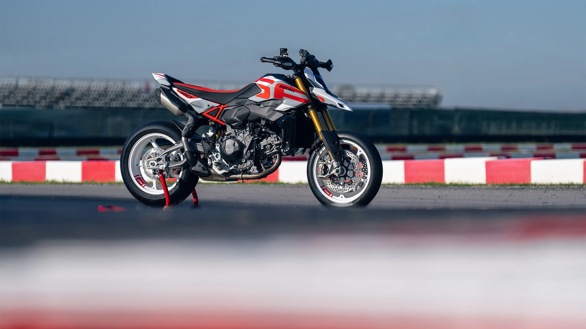 ducati-hypermotard-v2-eicma-laun (4)