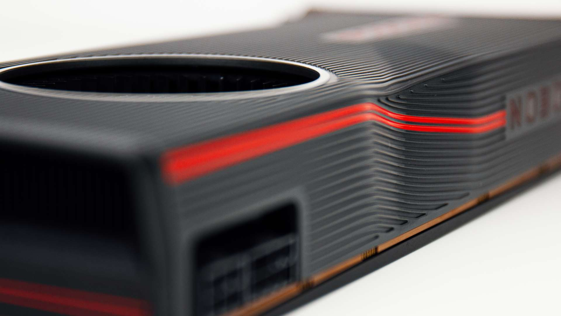 amd-radeon-rx-5700-xt-dent